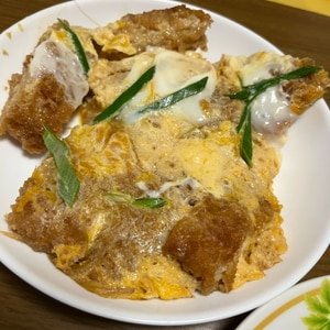 市販のカツと麺つゆで！簡単♪カツ丼